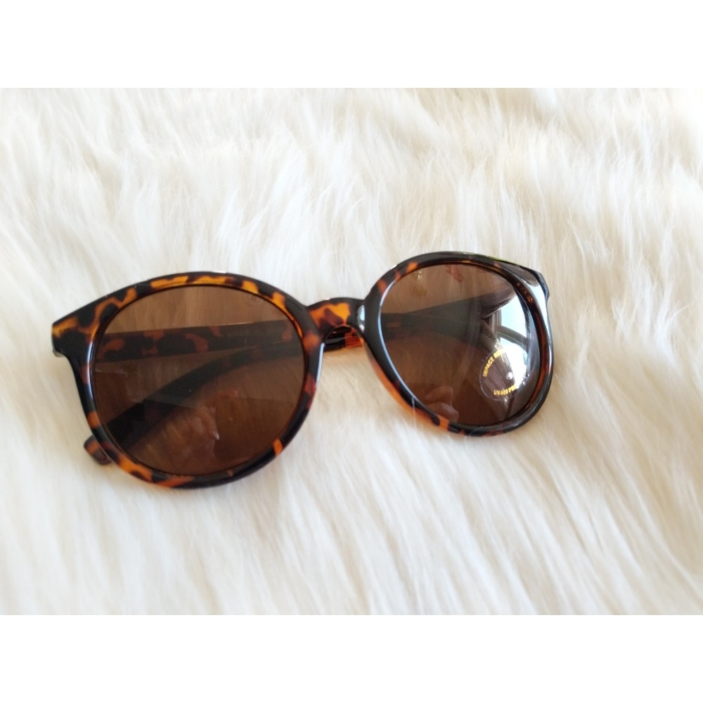 Nwt Classic tortoiseshell sunnies - Picture 2 of 4